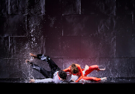 Rom – Volkstheater Wien – Luk Perceval und Julia Jost fassen Shakespeares römische Tragödien zu einem Abend zusammen