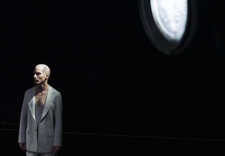 Melancholia – Münchner Kammerspiele – Felix Rothenhäusler versucht Lars von Triers Endzeitstimmung zu toppen