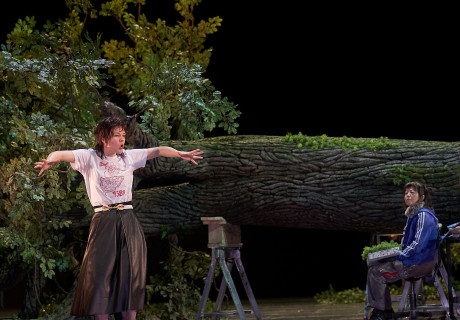 Orlando – Deutsches Schauspielhaus Hamburg – Jossi Wielers behäbige Adaption des queeren Zeitreiseromans von Virginia Woolf