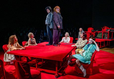 Einen Jux will er sich machen / Tartuffe  – Festspiele Reichenau – Robert Meyer brilliert mit einem zeitlosen Nestroy-Spaß, während es bei Guntbert Warns' Molière wenig zu lachen gibt 