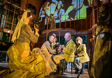 Romeo und Julia – Staatstheater Mainz – Jan Friedrich macht aus William Shakespeares Drama der Liebenden eine Pop-Revue