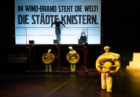 Zeit wie im Fieber. Büchner-Schrapnell – Schauspiel Stuttgart – Zino Wey bringt Björn SC Deigners Büchner-Reflexionen auf die Bühne