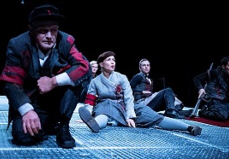 Die Tage der Commune – Theater Konstanz – Johanna Schall inszeniert nach ihrem Großvater Bertolt Brecht die Geschichte eines historischen Scheiterns