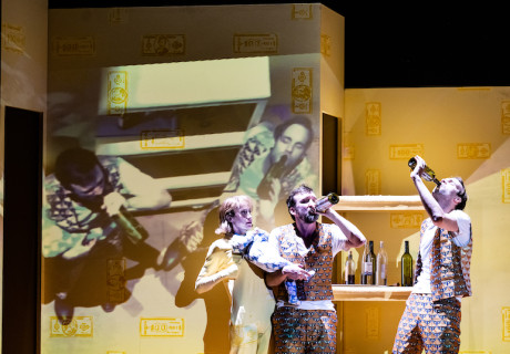 Die Affäre Rue de Lourcine – Residenztheater München – Eugène Labiches Komödienklassiker wird in der Regie von András Dömötör an die Resi-Rampe posaunt