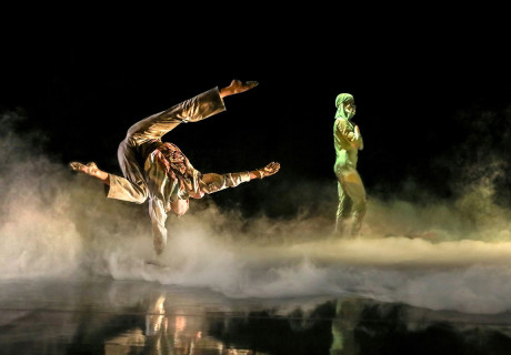 Antigone – Theater Dortmund – Ariane Kareev bereichert Roland Schimmelpfennigs Antiken-Bearbeitung 