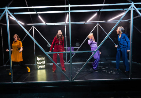 Antrag auf größtmögliche Entfernung von Gewalt – Theater Oberhausen – Felicia Zellers und Eike Weinreichs Abend über das Phänomen häuslicher Gewalt