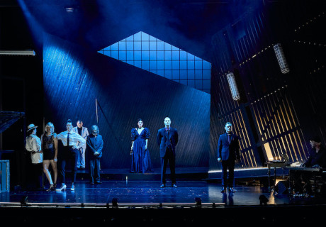 Atlas streikt – Vorarlberger Landestheater – Niklas Ritter inszeniert Ayn Rands Lob des guten Unternehmertums