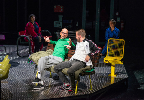 Auf der Straße – Karen Breece sucht am Berliner Ensemble nach einer Theaterform für das Thema Obdachlosigkeit