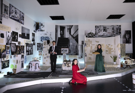 Aufzeichnungen aus einem weißen Zimmer – Schauspiel Leipzig – Thirza Bruncken zeigt einen atmosphärisch dichten und packenden Abend über das Anderssein