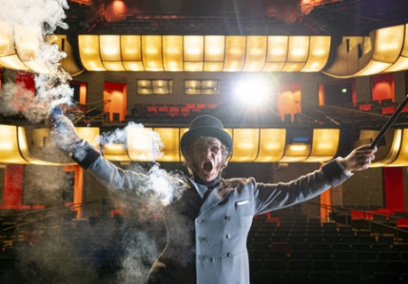 Beethoven, ein Geisterspiel – Staatstheater Mainz – Jan-Christoph Gockel verlegt sein Beethoven-Projekt ins TV und steigert die Sehnsucht nach dem Theater