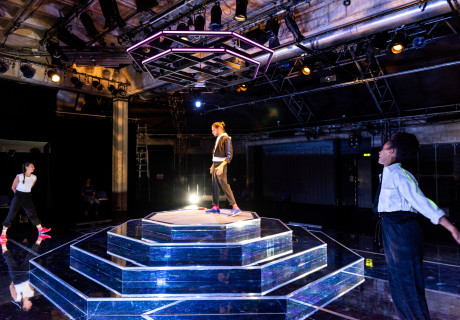 Livestream: Der Beginn einer neuen Welt – Schauspiel Hannover – Theresa Henning versucht sich an einem utopistischen Manifest