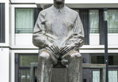 Von der Systemrelevanz der Kunst – Essay von Sarah Waterfeld 