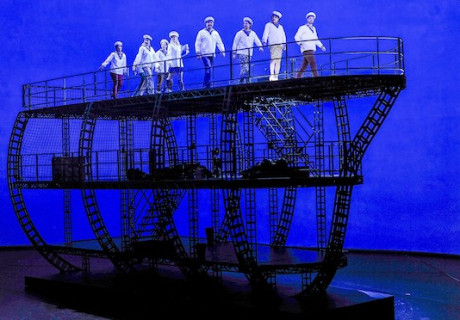 Das Blaue Wunder – In Dresden lässt Volker Lösch zusammen mit Thomas Freyer und Ulf Schmidt die AfD zu Wasser