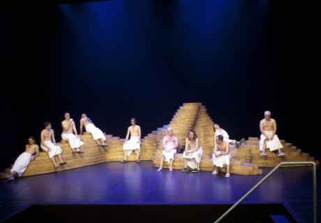 Böhmisches Paradies – Stefan Wolfram lässt die Männer in Jaroslav Rudiš' Stück am Bautzener Theater ordentlich schwitzen