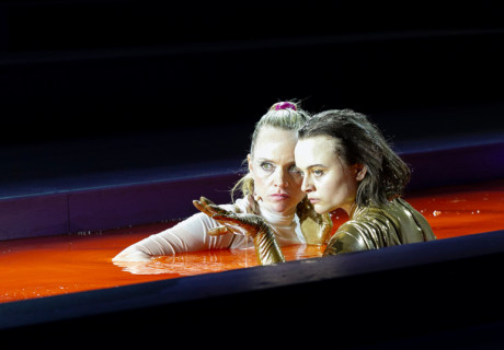 Brynhild – Nibelungenfestspiele Worms – Pınar Karabulut bürstet mit der Dichtung von Maria Milisavljević den Nibelungenmythos gegen den Strich