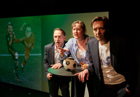 Der Bundesbürger (the jürgen w. möllemann story) – Theater Münster – Ruth Messing und Ayşe Gülsüm Özel bebildern fantasievoll die Szenenfolge von Annalena und Konstantin Küspert über den schillernden FDP-Politiker