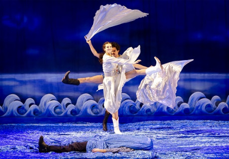 Burt Turrido. An Opera – Wiener Festwochen – Das Nature Theater of Oklahoma dekonstruiert mit einer Geistergeschichte nach der Klimaapokalypse das Format Oper