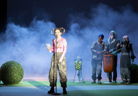 Cap Arcona – Theater Lübeck – Schorsch Kamerun erinnert an eine kalkulierte Schiffskatastrophe am Ende des Zweiten Weltkriegs