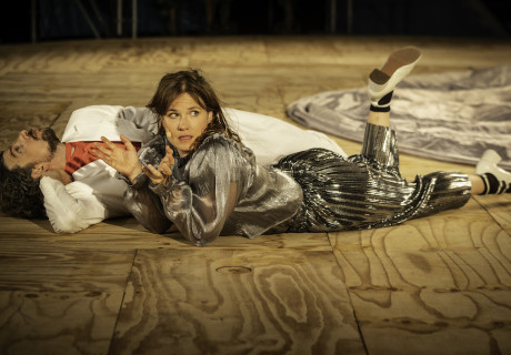 Carol. Shakespeare in Jena – Theaterhaus Jena – Ihren Abschied feiern Lizzy Timmers und das Ensemble mit einem Ausflug in die Frühromantik und den Salon von Caroline Schlegel-Schelling