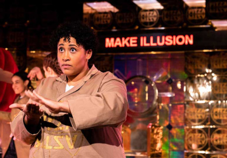 Cheese War – Neumarkt Zürich – Jessica Glause inszeniert Lubna Abou Kheirs 