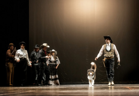 Chico Zitrone im Tal der Hoffnung – Staatstheater Schwerin – Milan Peschel und ein tolles Ensemble denken wild-wütend über den Osten nach