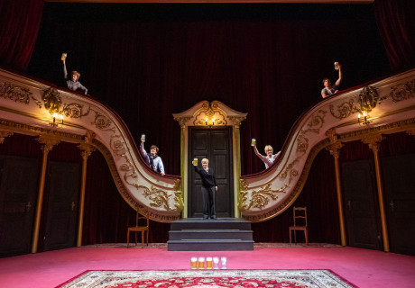 Das deutsche Haus – Deutsches Theater Göttingen – Philipp Löhle sucht im Horror-Genre nach dem Ursprung völkischer Ideen