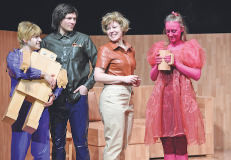 Das Deutschland – E.T.A Hoffmann Theater Bamberg – Bonn Park inszeniert sein Horror-Märchen über das Maß der Mitte und die Familie als kleinste gemeinsame Terrorzelle