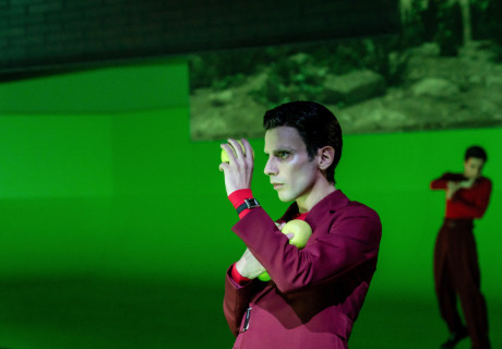 Der Prozess – Schauspiel Köln – Pınar Karabulut zeigt Franz Kafkas Romanfragment als theatrales Vexierbild