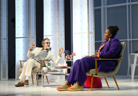 Der Fall McNeal – Deutsches Theater Berlin – András Dömötör bringt Ayad Akhtars well made play auf die Drehbühne