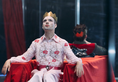 Der König stirbt – Schauspiel Köln – Paula Pohlus gibt ihr Regiedebüt mit Eugène Ionesco 