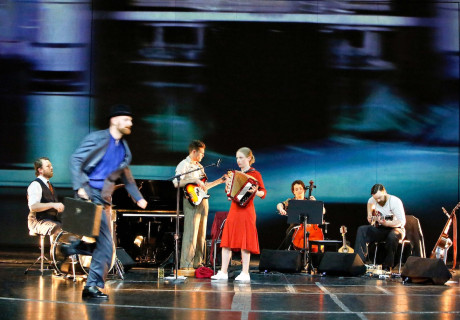 Der Reisende – Schauspiel Essen – Hakan Savaş Mican adaptiert den Roman von Ulrich Alexander Boschwitz 