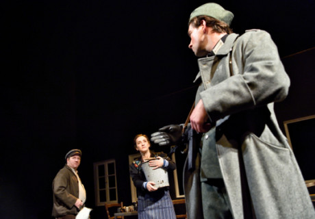 Die barmherzigen Leut' von Martinsried – Marcus Grube inszeniert das Stück von Oliver Storz an der Württembergischen Landesbühne Esslingen