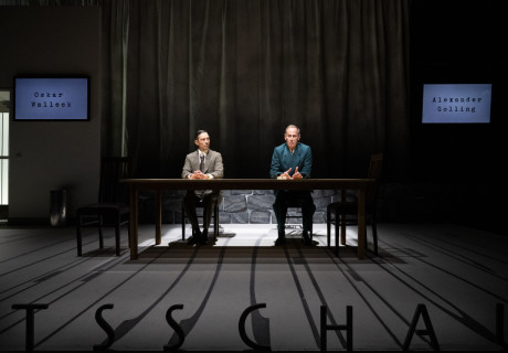 Mitläufer – Bayerisches Staatsschauspiel – Noam Brusilovsky beleuchtet die Nazi-Vergangenheit des Hauses