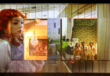 Der diskrete Charme der Bourgeoisie – Schauspiel Frankfurt – Claudia Bauer liefert mit PeterLichts und SE Strucks Bühnenversion von Luis Buñuels Film einen munteren Abgesang auf den unendlichen Spaß