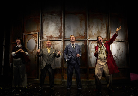 Doping – Münchner Kammerspiele – Nora Abdel-Maksoud spiegelt in ihrer bissigen Komödie unsere Marktgläubigkeit