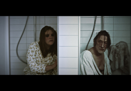   Ich bin ein Dreck | Fabriktagebuch / Die Mutter – Brechtfestival Augsburg – Die Schauspielerinnen Stefanie Reinsperger und Corinna Harfouch schürfen Themenbergwerk Bertolt Brecht