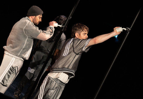 Druck! – Nationaltheater Mannheim – Ayşe Güvendiren bringt mit Arad Dabiris Stück einen Stoff der Stunde zur Uraufführung