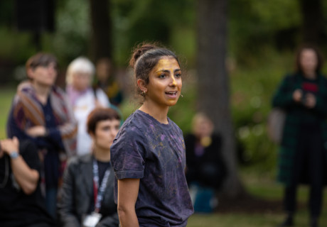 Impulse-Festival 2022 – Ringlokschuppen Mülheim/Ruhr – Das Theatertreffen der freien Szene zwischen Aufbruch, Burnout und neuer Unmittelbarkeit