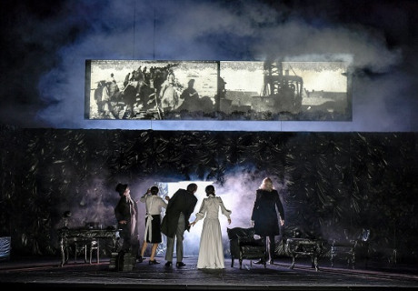 Eine Straße in Moskau – Staatsschauspiel Dresden – Sebastian Baumgarten besticht mit Michail Ossorgins monumentalem Roman aus dem revolutionären Russland