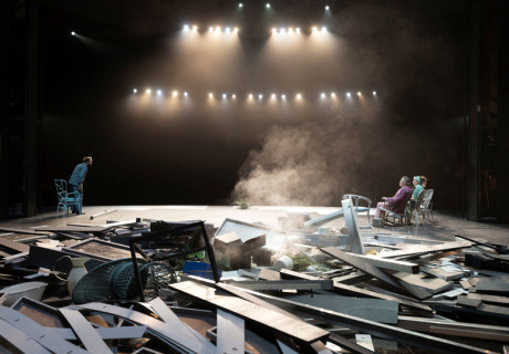 Eines langen Tages Reise in die Nacht – Schauspielhaus Bochum – Johan Simons inszeniert Eugene O'Neill wie einen Thriller ohne Betriebsgeheimnis