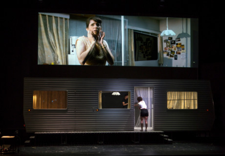 Endstation Sehnsucht – Theater St. Gallen – Als Kammerspiel mit Kameras inszeniert Schauspieldirektor Jonas Knecht den Tennessee Williams-Klassiker