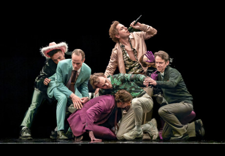 Engel in Amerika – Tiroler Landestheater Innsbruck – Felix Hafner inszeniert Tony Kushners legendäres Schwulen-Drama straight und trocken