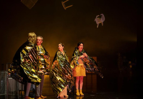 Die Erwartung – Theater Freiburg – Peter Carp verabschiedet sich als Intendant mit einer Theresia-Walser-Uraufführung von seinem Publikum 