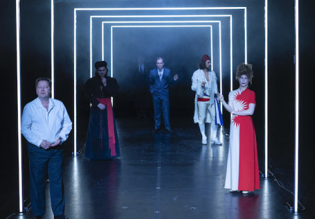 Europa oder die Träume des Dritten Reichs – Theater an der Ruhr – Philipp Preuss taucht mit Lars von Trier und Charlotte Beradt tief ins ideologisch infizierte Unbewusste