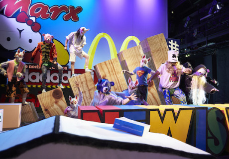 Fake Youth – Schauspiel Hannover – Mit Hannah Arendt und jungen Spieler*innen surfen andcompany&Co durch Internet, Populismus und Markenkapitalismus