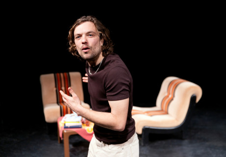 Fake Jews – Deutsches Theater Berlin – Noam Brusilovskys semi-dokumentarischer Abend über den Klau jüdischer Identitäten