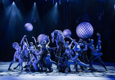 Falling in Love – Friedrichstadt-Palast Berlin – Berndt Schmidt, Oliver Hoppmann und Jean Paul Gaultier beschwören in ihrer neuen Grand Show die Macht der Liebe