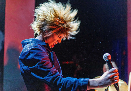 Fast Forward – Staatsschauspiel Dresden – Das zehnte Festival für junge europäische Regie in Dresden bleibt auch noch hinter beschränkten Online-Möglichkeiten zurück