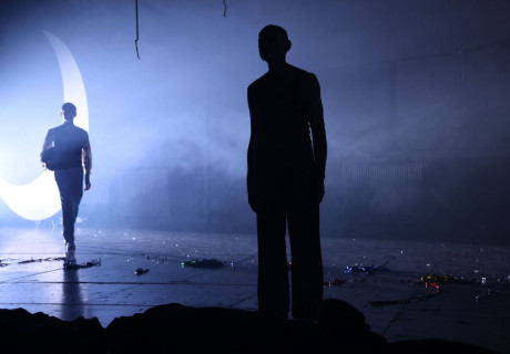 Faust – Theater Bremen – Felix Rothenhäusler lässt Siegfried W. Maschek in der Soloversion von Goethes Klassiker glänzen