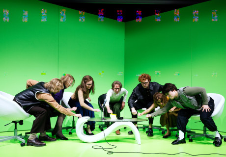 Feeling Faust – Münchner Volkstheater – Regisseur Claudia Bossard befragt und durchsiebt die Ewigkeitsmomente in Goethes Faust